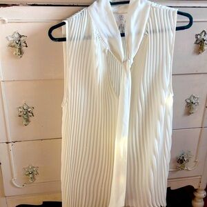 A Montreal sleeveless pleated blouse with bow tie neckline, off white XL